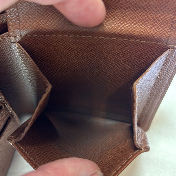 Louis Vuitton Monogrammed bi-fold wallet - Picture 5 of 13